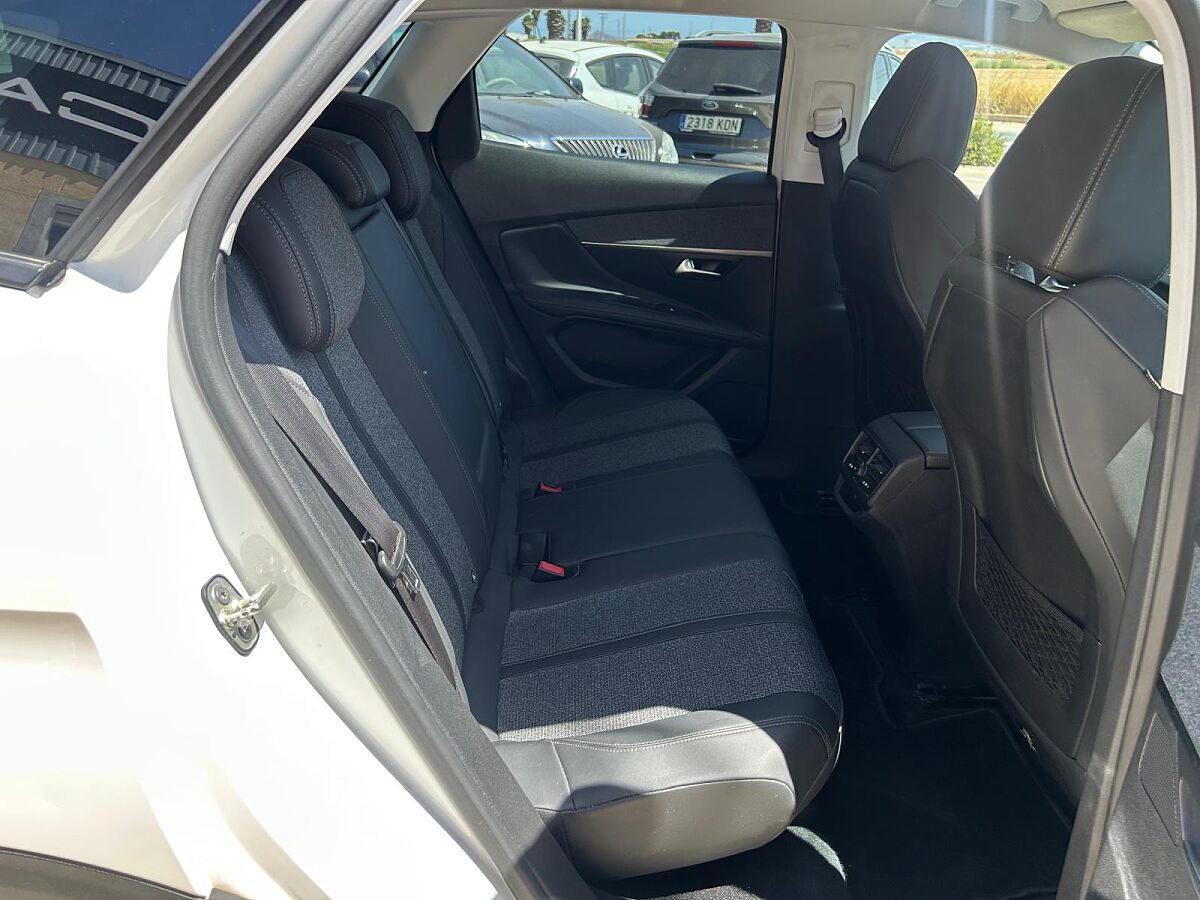 PEUGEOT 3008 ALLURE 1.2 E-THP AUTO SPANISH LHD IN SPAIN 77000 MILES SUPER 2019